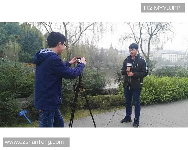 街头采访足球明星揭秘他们的成长故事与职业生涯的心路历程