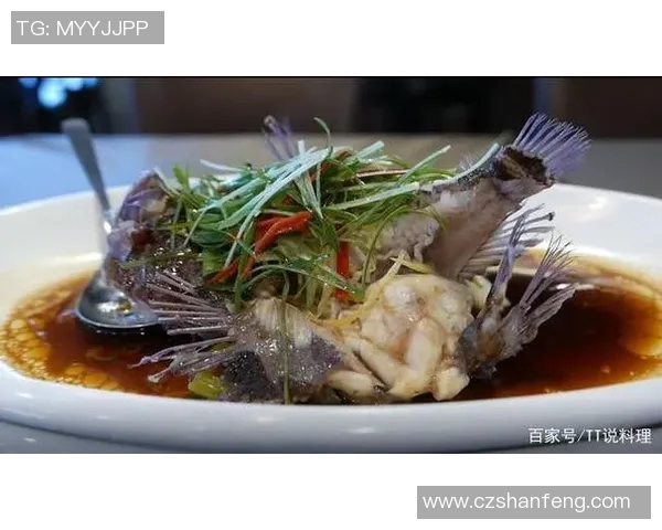 足球明星享受美味鱼料理的趣味视频合集揭秘他们的饮食习惯与健康秘诀