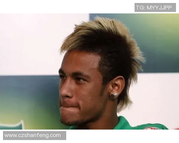 留鸡冠头发型的足球明星们如何在赛场上展现个性与风采