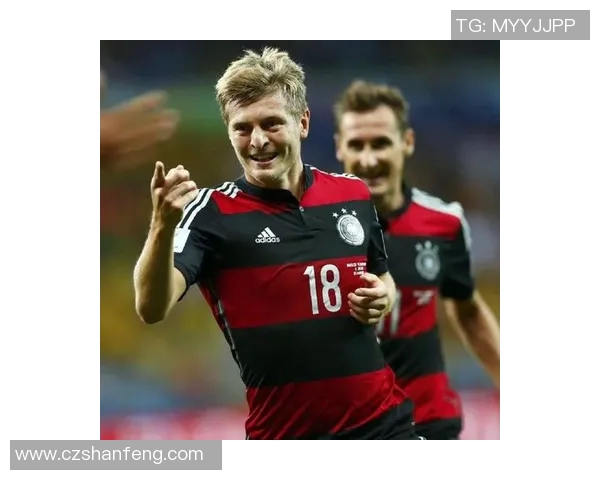 克罗斯:从中场指挥官到足球战术革新者的精彩旅程 克罗斯:从中场指挥官到足球战术革新者的精彩旅程